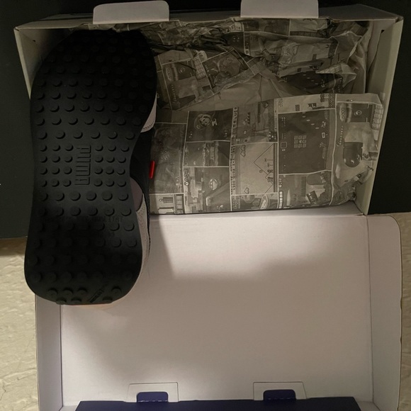 NWT Limited Edition Super Mario Pumas - Picture 5 of 6